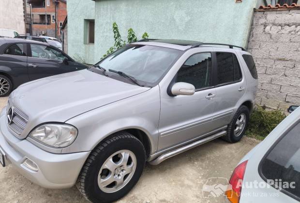 Mercedes ml270 extra stanje servisna knjiga od prvog vlasnika