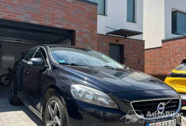 Volvo V40 D4