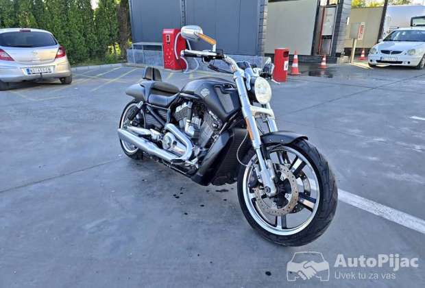 harley_davidson_v_rod_muscle_1_polovni_automobili_autopijac.rs