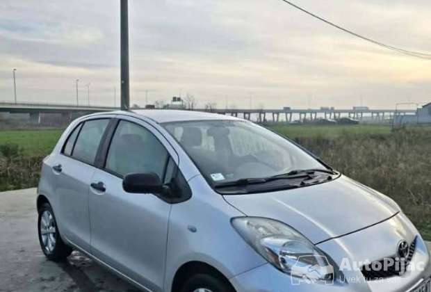 Toyota Yaris 1.3 benz 2009 god