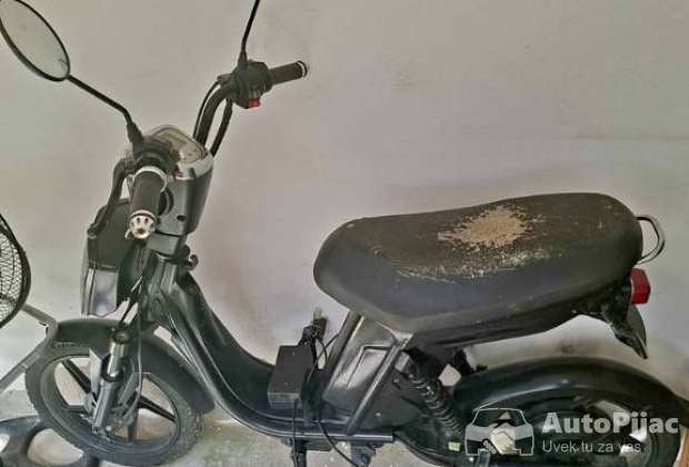 moped_2_god_vozen_1_polovni_automobili_autopijac.rs
