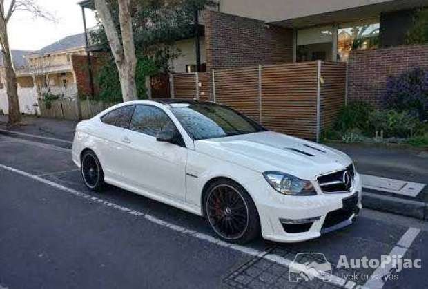 W204 branik