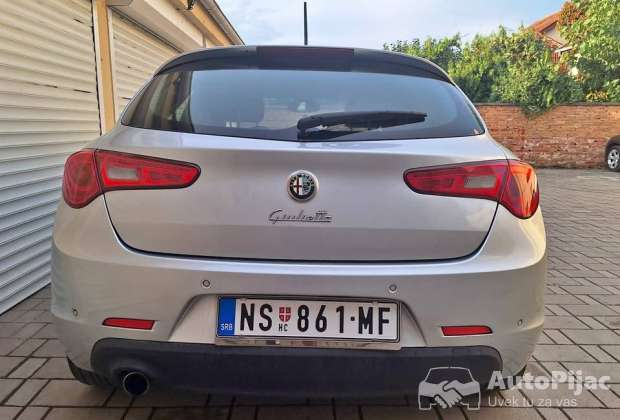 2011 Alfa Romeo gulietta