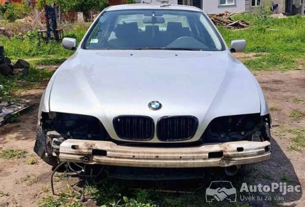 Delovi za BMW E39 restyling 520i