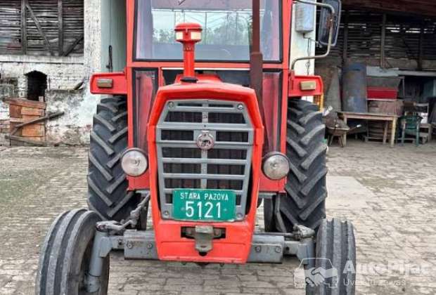 Na prodaju traktor 560 stari tip