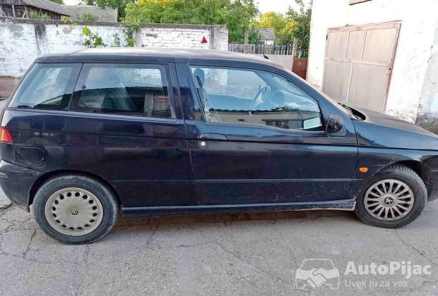 Alfa romeo 145 tdi 2000g reg istice 1.6.2026 u solidnom stanju malo ulaganja,broj tel