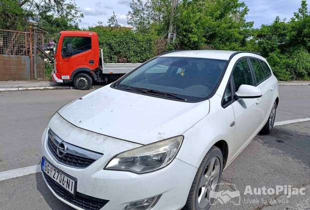 Astra J,2011,registrovan do 09.2026.