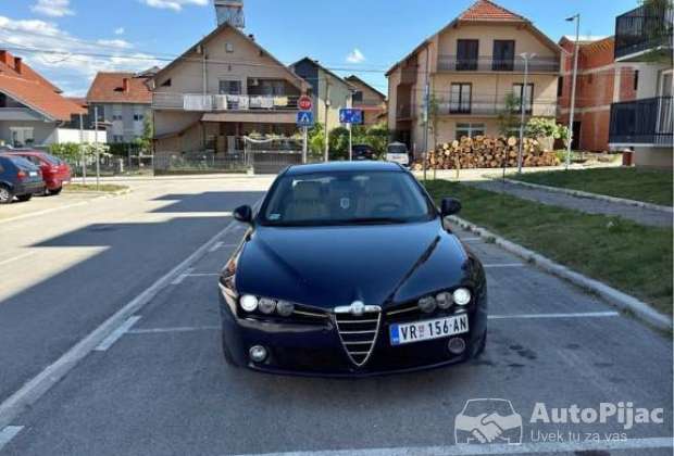 alfa_romeo_159_88_kw_120_ks_1_polovni_automobili_autopijac.rs