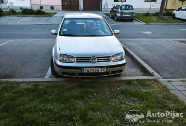 2001_volkswagen_golf_4_14_16v_1_polovni_automobili_autopijac.rs
