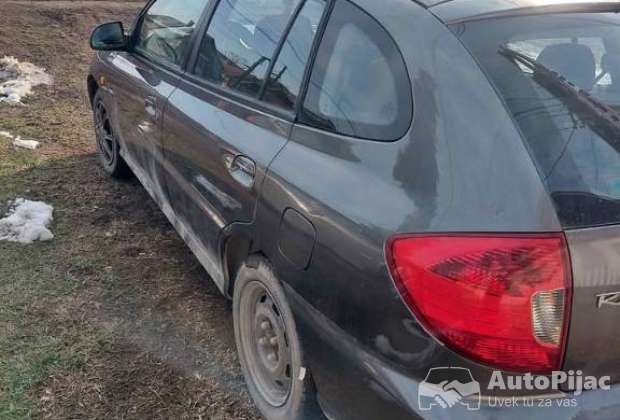 Kia Rio delovi 1.3 benzin 2003 god. povoljno, tel