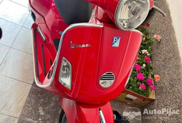 NA PRODAJU VESPA 250 GTS ABS NA IME KUPCA 064 11592 39