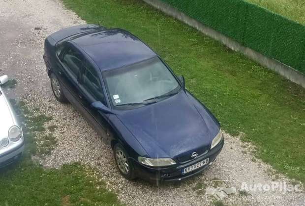 Auto u dobrom stanju 1.8 16ve plin atest do 2028me moze zamena istekla reg