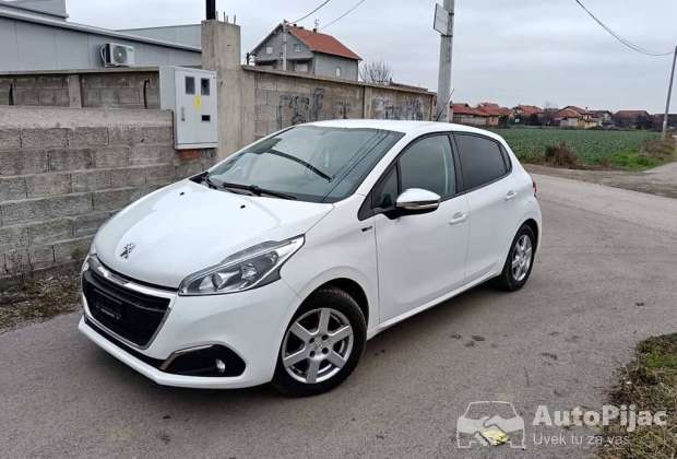 Peugeot 208 benzin 2017 god