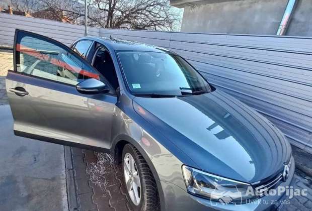 na_prodaju_volkswagen_jetta_1_polovni_automobili_autopijac.rs