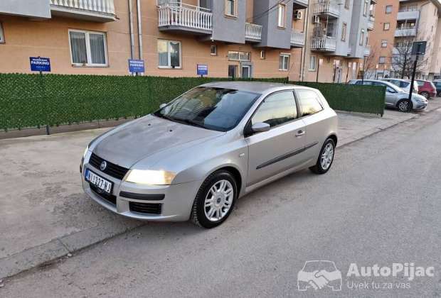 fiat_stilo_16_reg_cele_godine_1_polovni_automobili_autopijac.rs