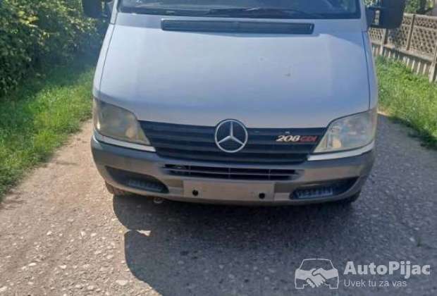 mercedes_208_1_polovni_automobili_autopijac.rs