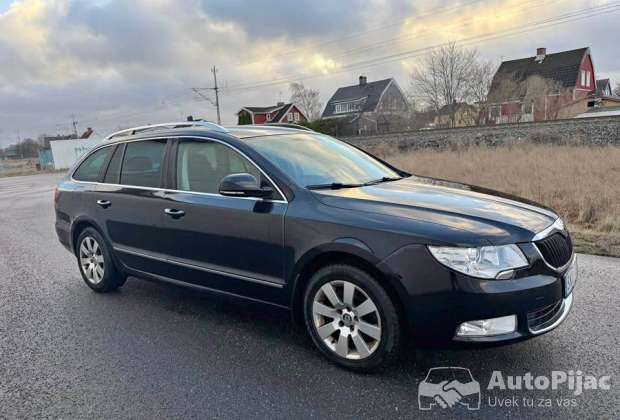 NA RODAJU NA STRANE TABLE SKODA SUBERB 1.8 benzin 2012 za vise inf inbox