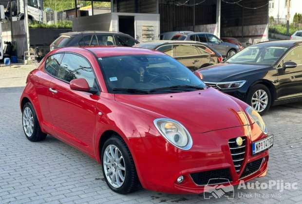 Alfa Romeo MiTo 1.4 benzin 2008 – crvena, odličan