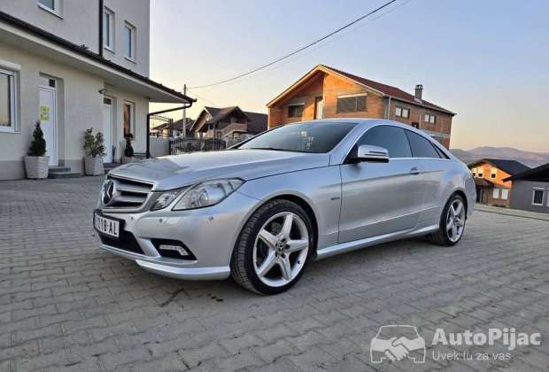 Mercedes E350cdi cupe 2010g Perfektno stanje može zamena keš dogovor