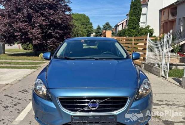 Volvo V40 T2