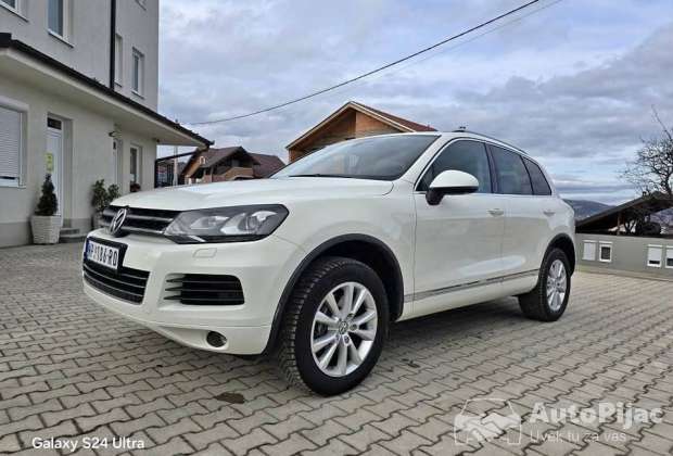 Tuareg 3.0tdi 2010g 4x4pogon perfektno stanje, veoma lep I očuvan Moze zamena. Vlasnik