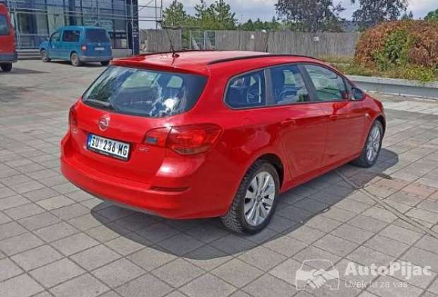 Opel Astra J 1.7 cdti karavan 2011 god.