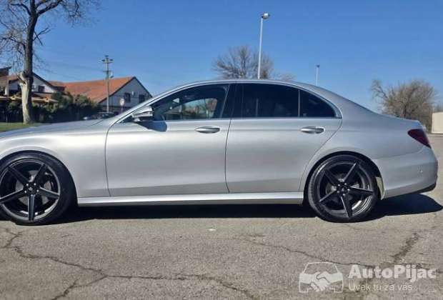 Mercedes Benz e220d AMG optic