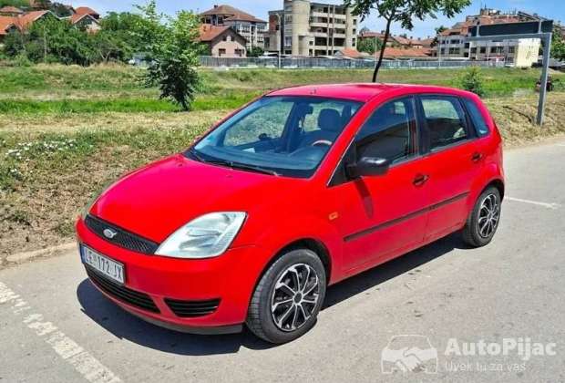 Ford fiesta 1.3 benz 2003god