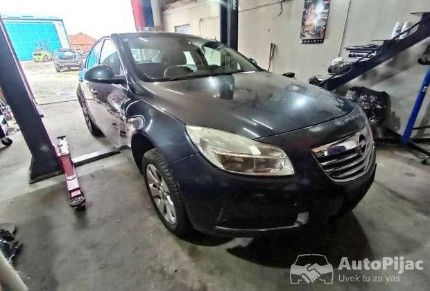 Opel Insignia limuzina 2.0cdti, 2011god. D E L O V I...!!!!