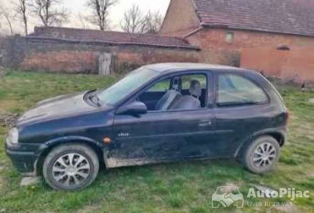 Opel korsa 1.4 benzin pali radi istekla reg njene table ima saobracajnu