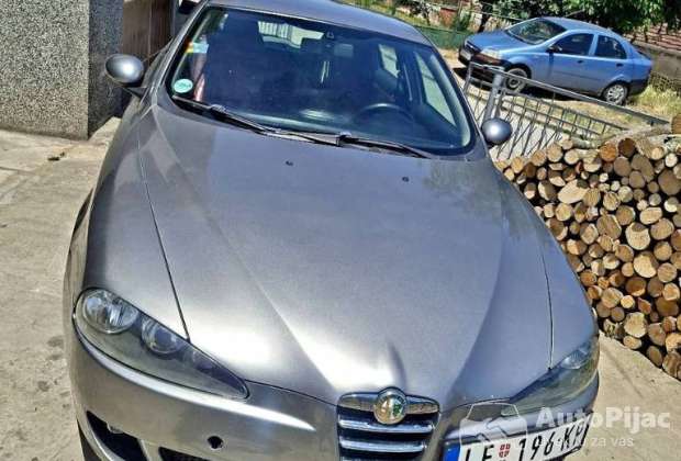 Alfa Romeo 147 1.6 dugo registrovana