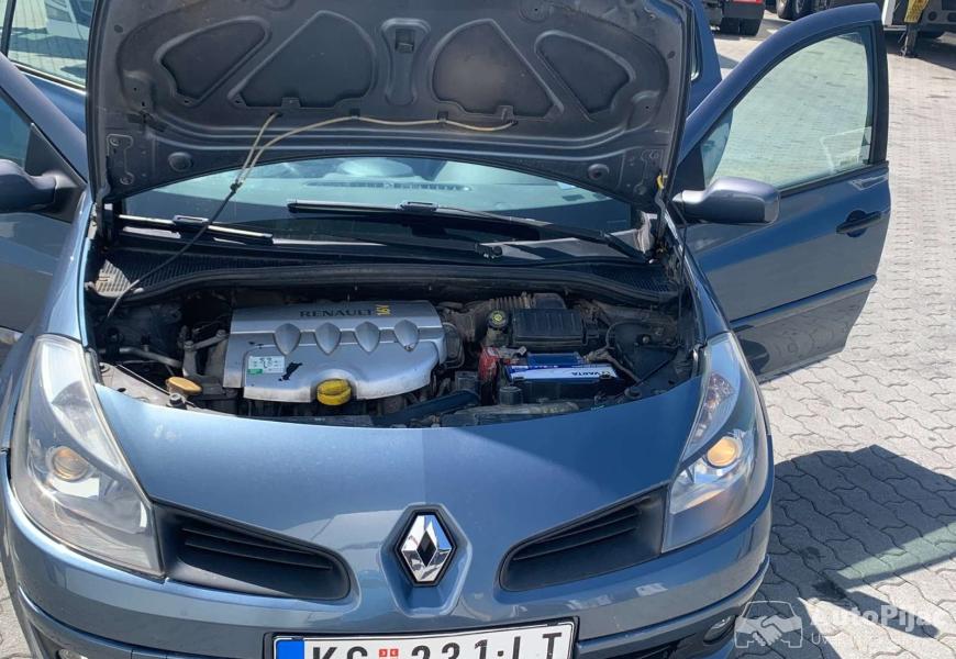 Napred ispod haube