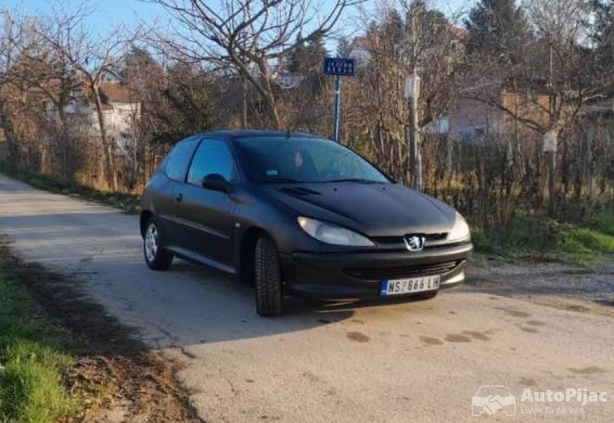 14_benzin_2_polovni_automobili_autopijac.rs
