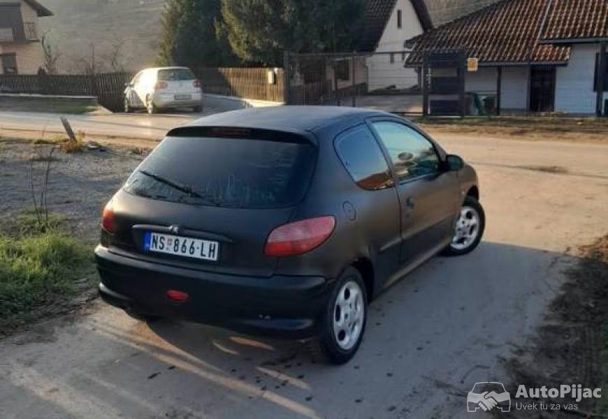 14_benzin_4_polovni_automobili_autopijac.rs