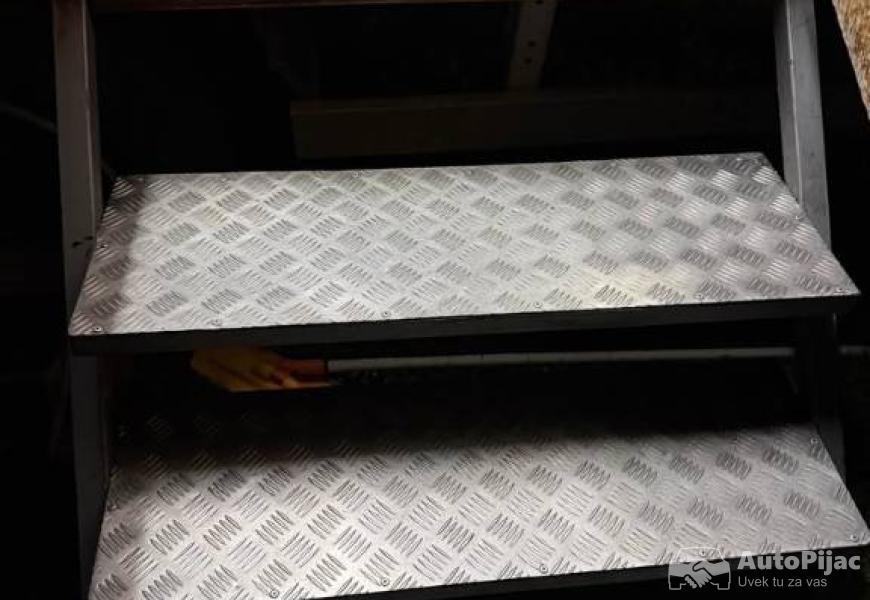 furgon_sanduk_kontejer_bez_tockova_za_stacioniranj_3_polovni_automobili_autopijac.rs