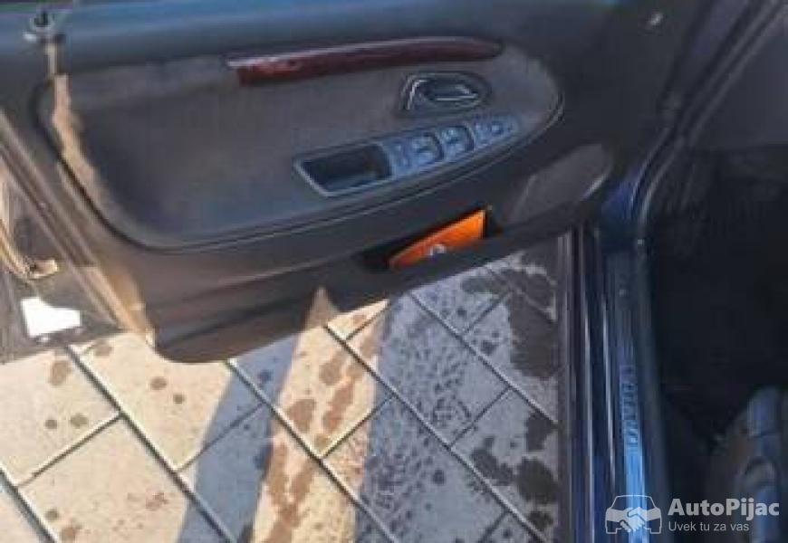 volvo_v40_19_dizelregistrovan_8_polovni_automobili_autopijac.rs