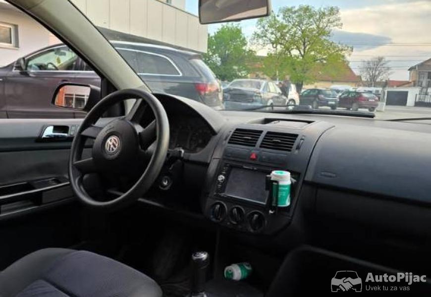 2004_volkswagen_polo_12_benz_14_polovni_automobili_autopijac.rs