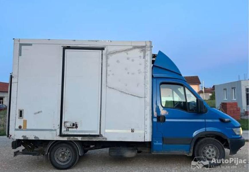 maksimalno_utegnut_rampa_radi_servisi_uradjeni_gum_3_polovni_automobili_autopijac.rs