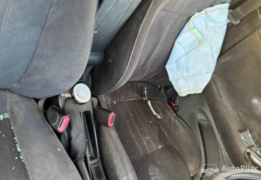 alfa_romeo_147_19jtdm_restajling_delovi_9_polovni_automobili_autopijac.rs