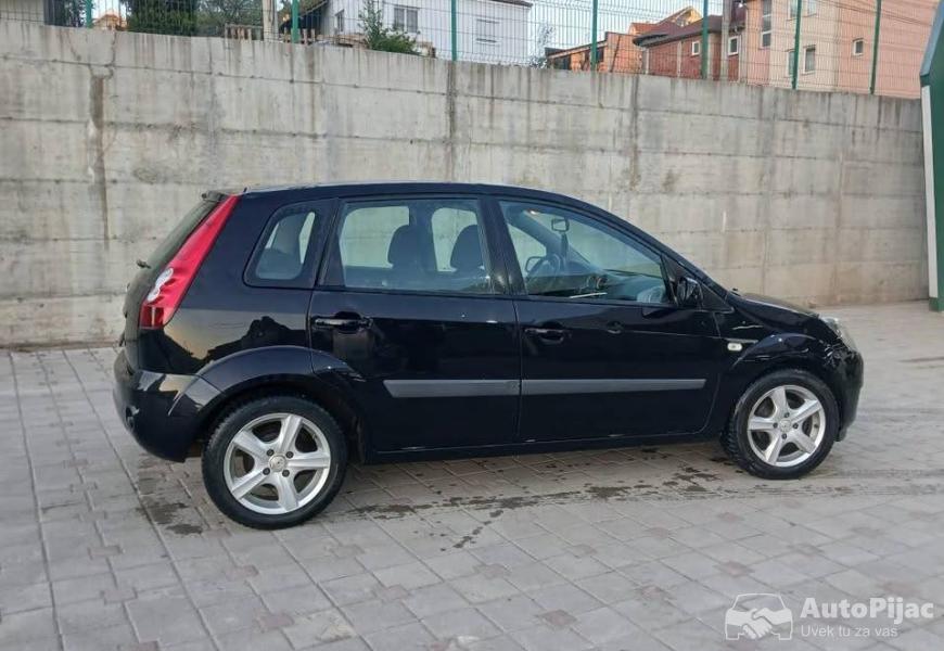 ford_fiesta_2006_godina_13_benzin_2_polovni_automobili_autopijac.rs