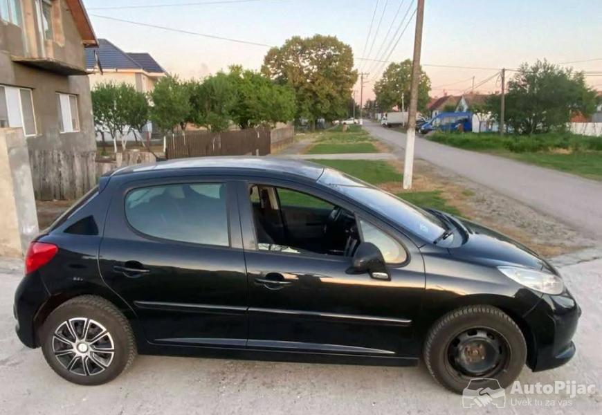 pezo_207_14_benzin_70_kw_pezoo_reg_do_12_meseca_7_polovni_automobili_autopijac.rs