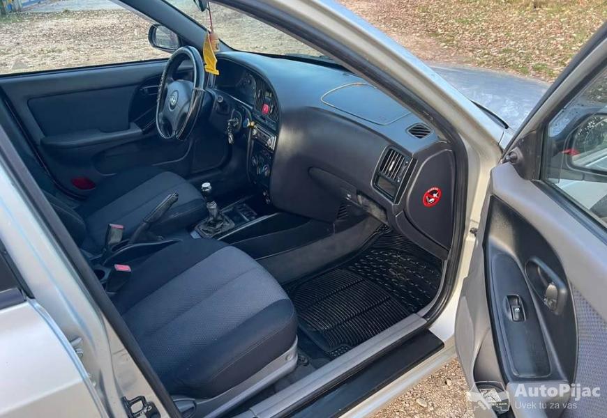 hyundai_elantra_16_gls_05_7_polovni_automobili_autopijac.rs