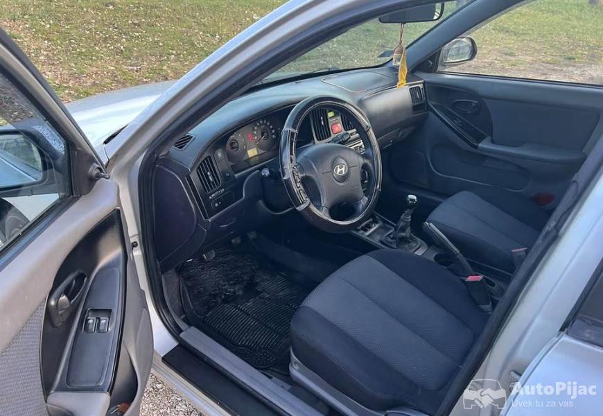 hyundai_elantra_16_gls_05_9_polovni_automobili_autopijac.rs