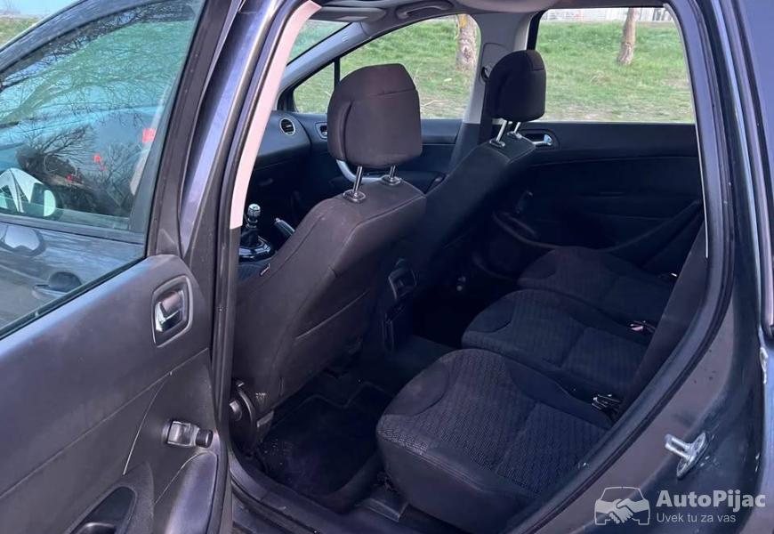 peugeot_308_16_hdi_09_7_sedista_8_polovni_automobili_autopijac.rs