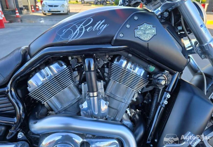 harley_davidson_v_rod_muscle_12_polovni_automobili_autopijac.rs