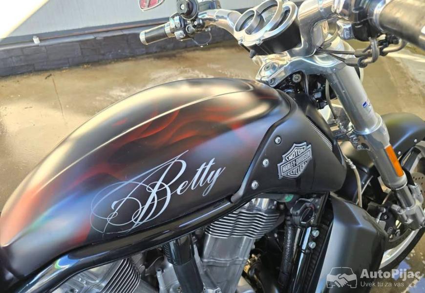 harley_davidson_v_rod_muscle_15_polovni_automobili_autopijac.rs