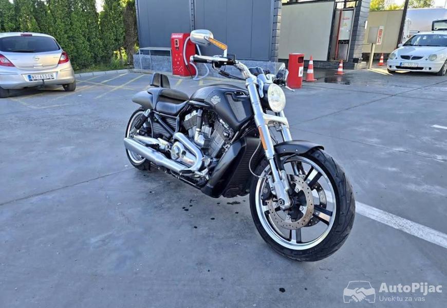 harley_davidson_v_rod_muscle_1_polovni_automobili_autopijac.rs