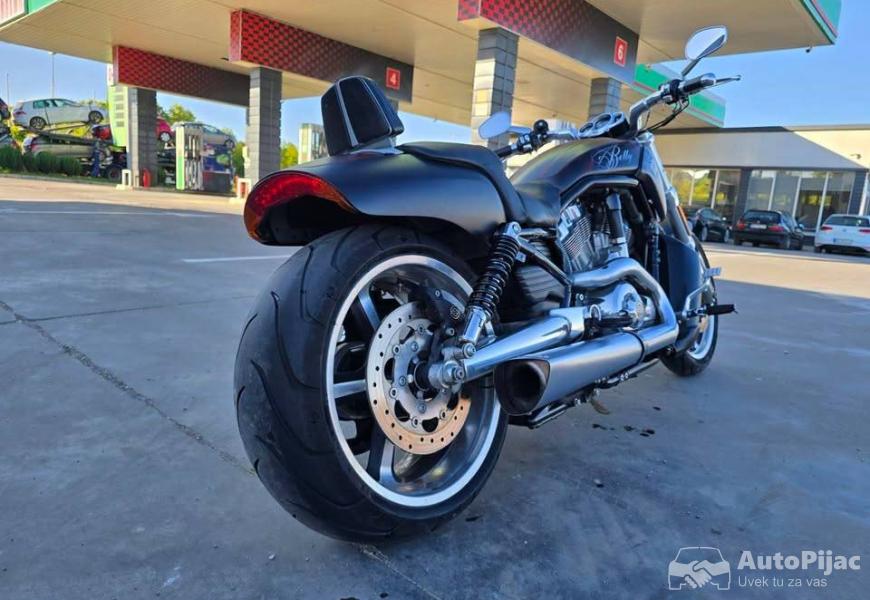 harley_davidson_v_rod_muscle_3_polovni_automobili_autopijac.rs