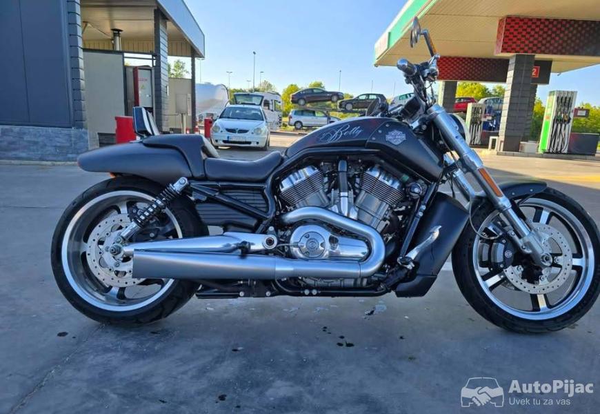 harley_davidson_v_rod_muscle_6_polovni_automobili_autopijac.rs