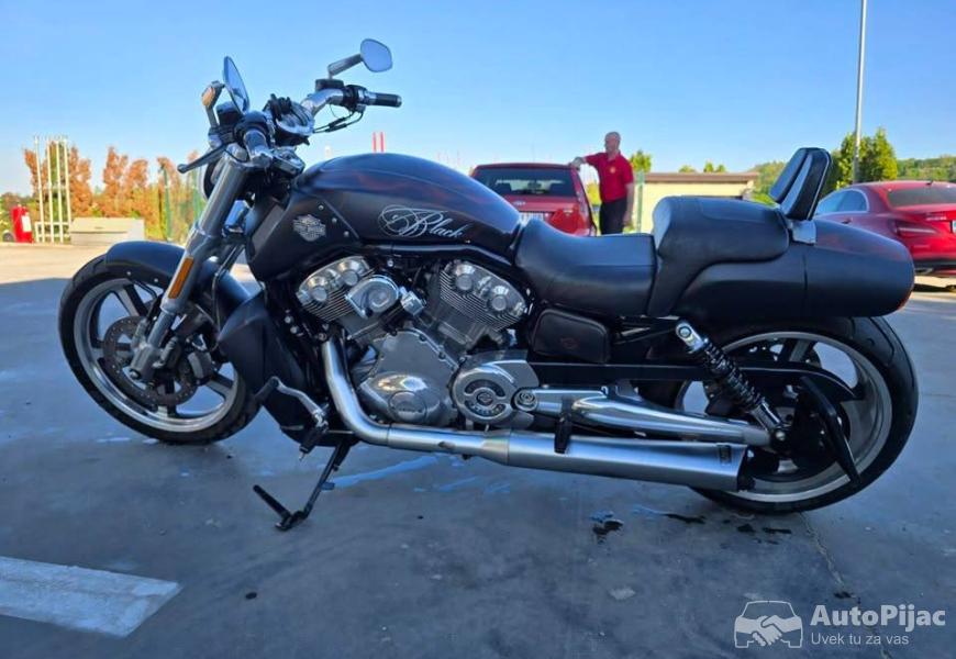 harley_davidson_v_rod_muscle_7_polovni_automobili_autopijac.rs
